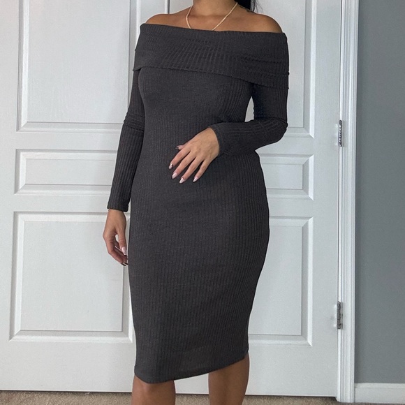 She + Sky Dresses & Skirts - She + Sky Off The Shoulder 3/4 Length Sleeve Midi Dress